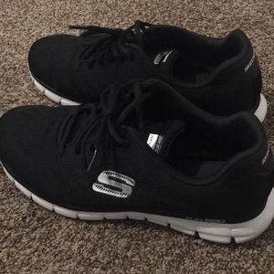 Skechers Men’s Skechers-knit tennis shoes Size 11